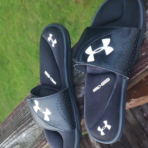 Under Armour Shoes - Picture 6 of 8
